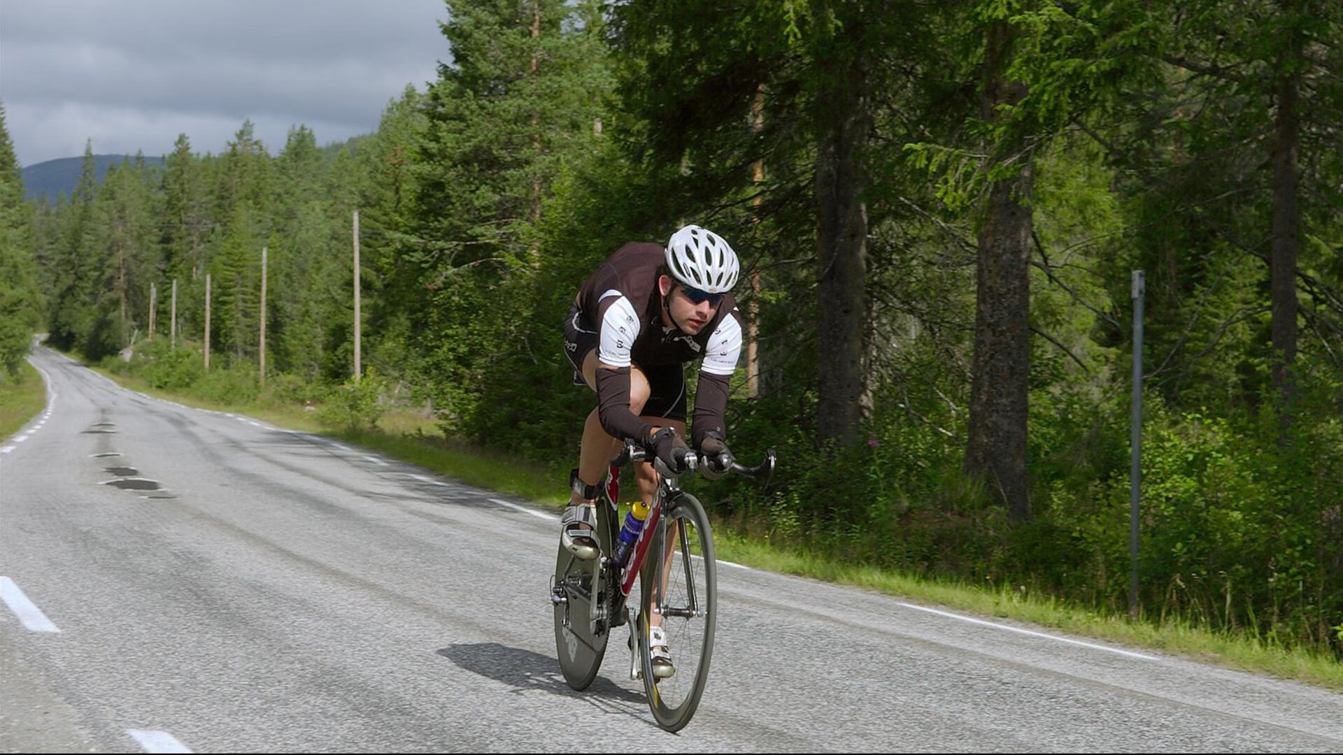 霍勒迪压力下完成爆发，骑士最后时刻击败黄蜂