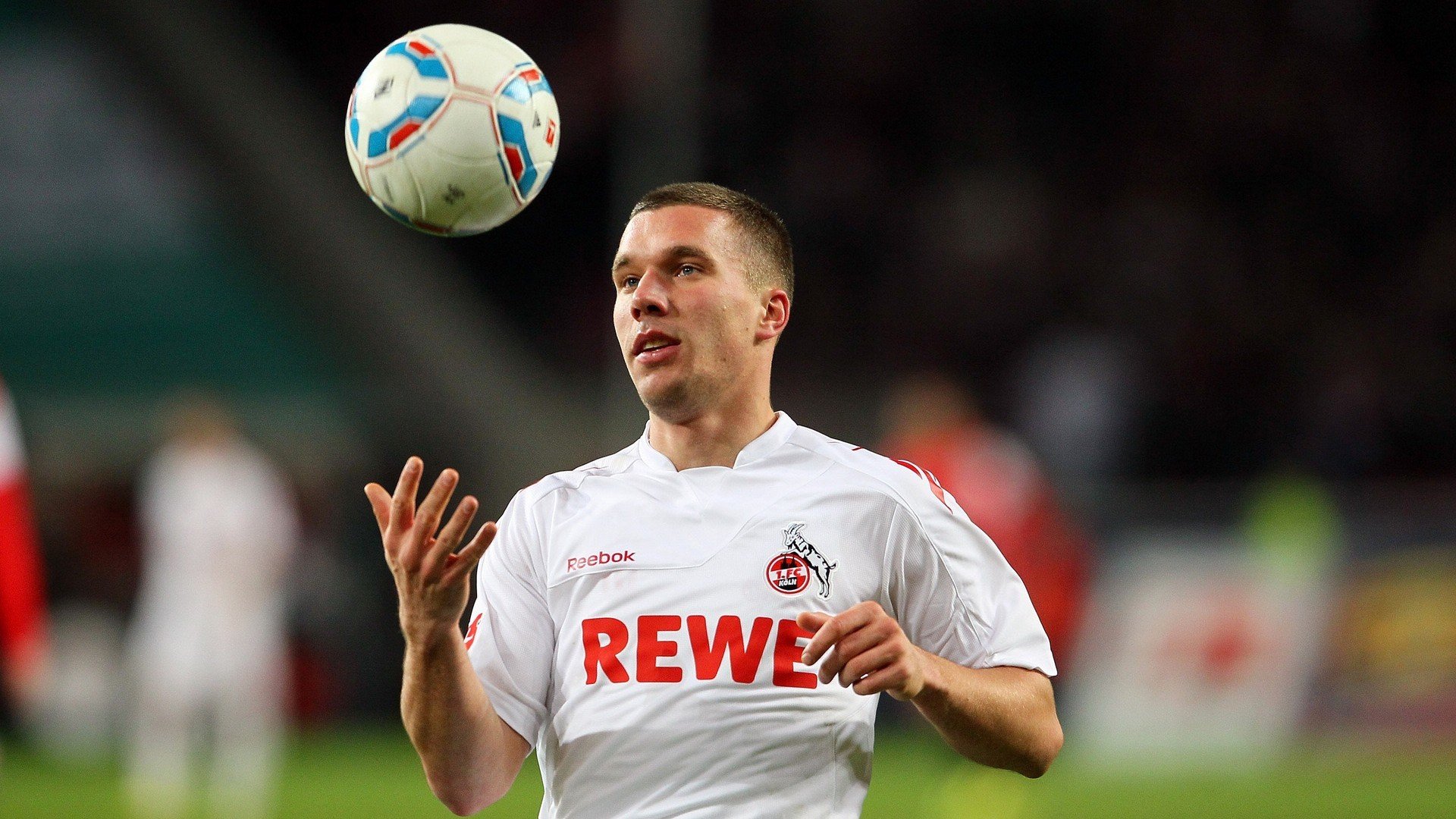 克瓦拉茨赫利亚接管国家德比之夜，葡萄牙的完胜与足球的新大陆